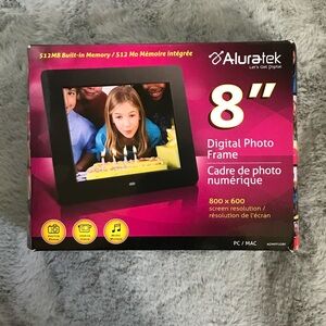 New Aluratek digital photo frame with automatic slideshow